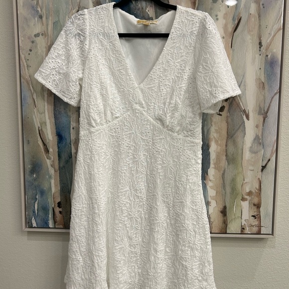 Michael Kors Dresses & Skirts - Michael Kors White Textured V-Neck Midi Dress with Short Sleeves